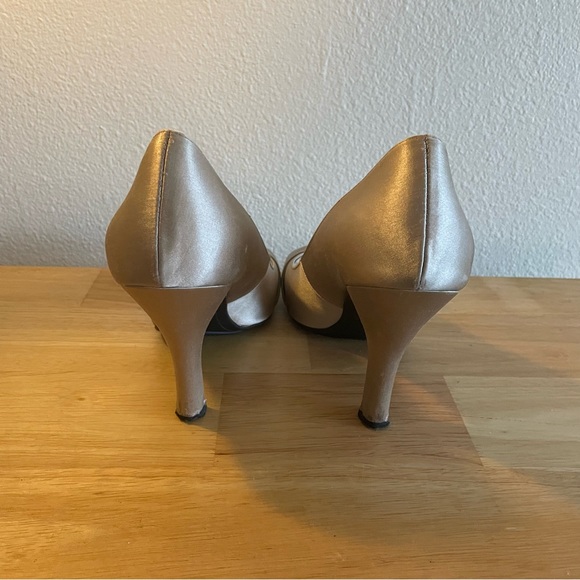 Me Too Champagne Satin Jupiter Peep Toe Heels - size 9M - Picture 4 of 6